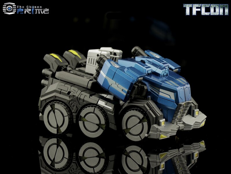 Planet X PX 14B Helios Powered Convoy TFCon Edition  (4 of 24)